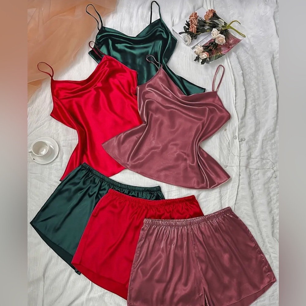 Satin camisole and short set of three Says it’s a 5X but fits more like a 3X